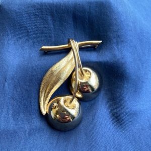 1950’s / Vintage Cherry Brooch / Cherries / Gold